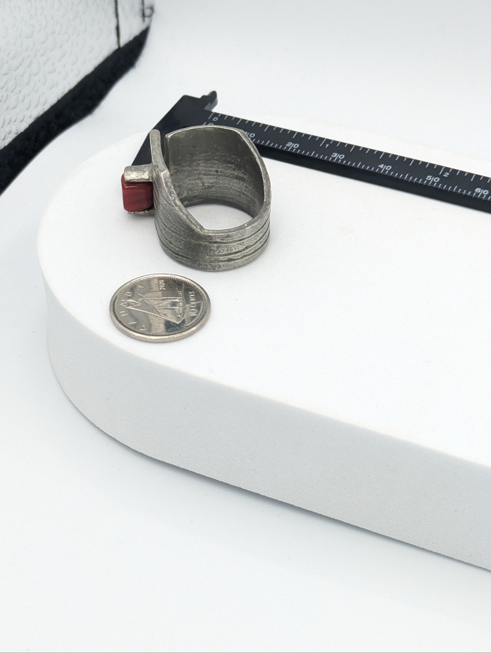 Signed modernist pewter and red glass cube ring - Picture 4 of 10
